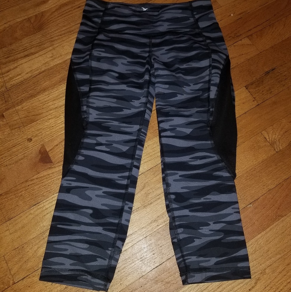 Old Navy Camo Cropped leggings